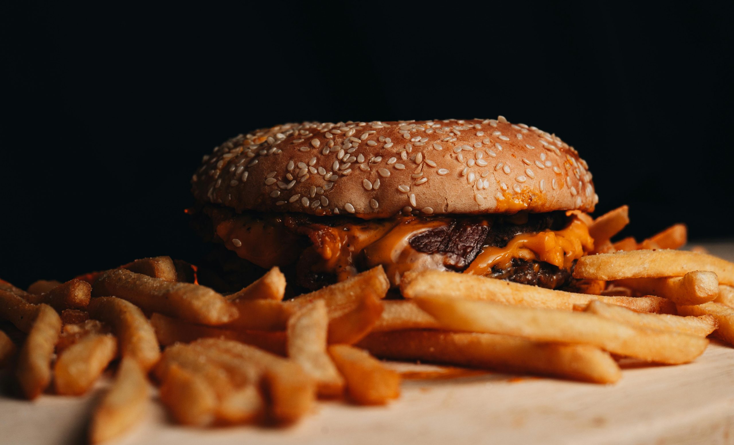 evitar comidas pesadas y estimulantes