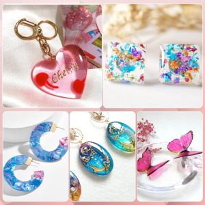accesorios en resina más vendidos exhibidos en emprendimiento artesanal